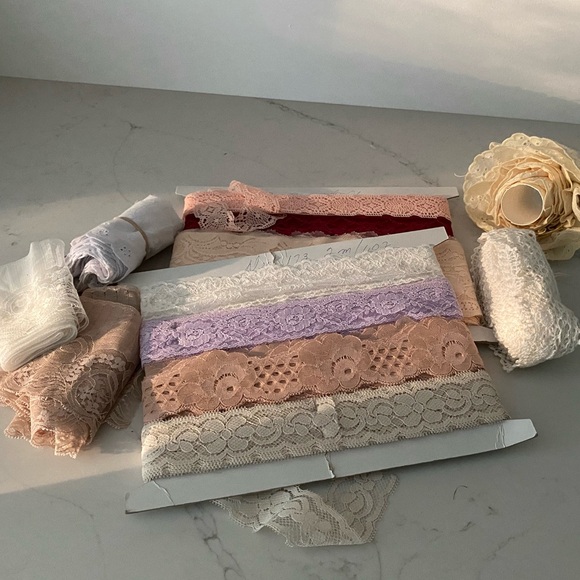 Lace Lot for sewing and crafts - Picture 2 of 9